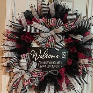 Deco mesh wreath, 18 inches